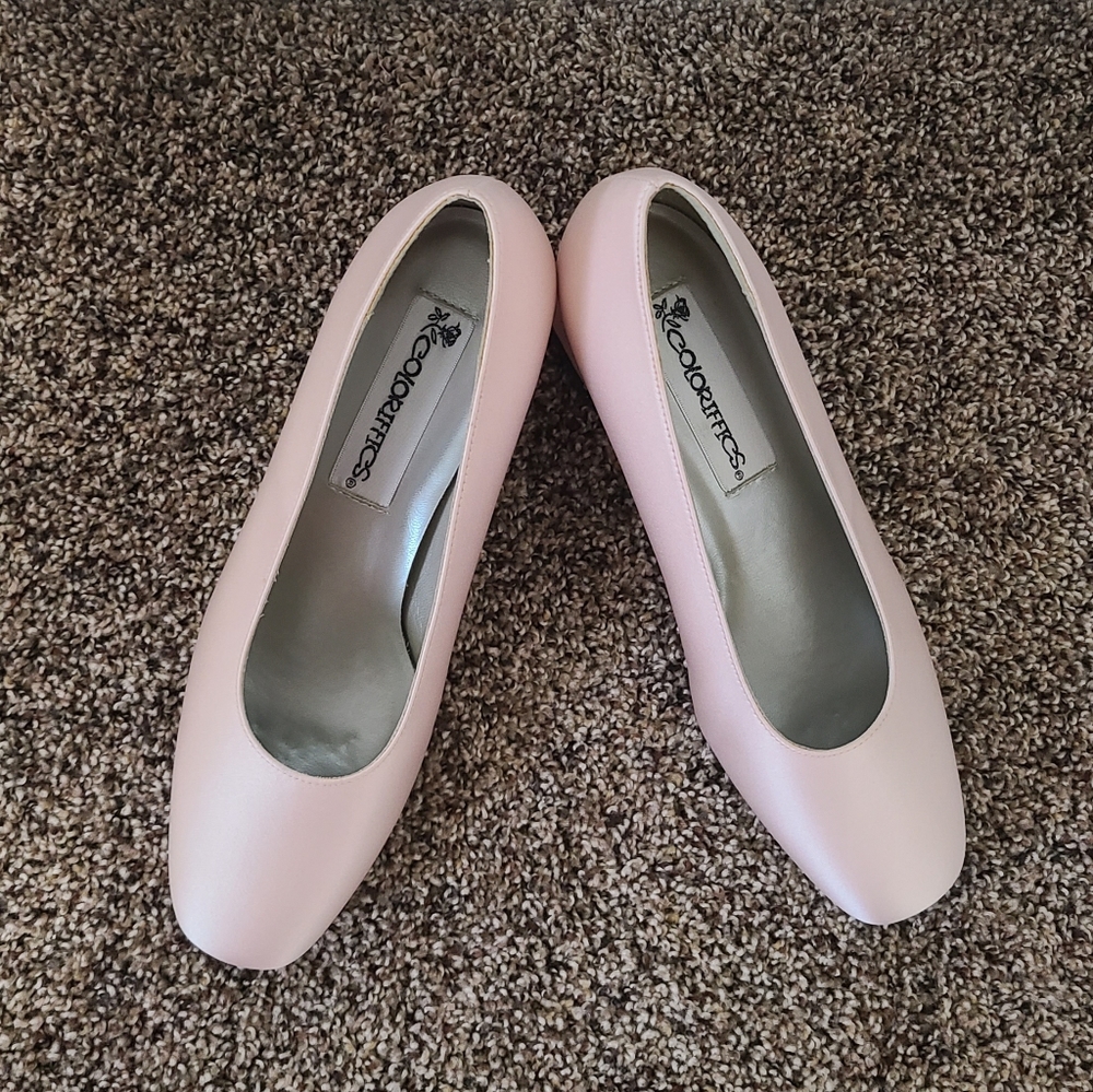 Classic Block Heel Pumps in Blush Pink - Picture 3 of 7